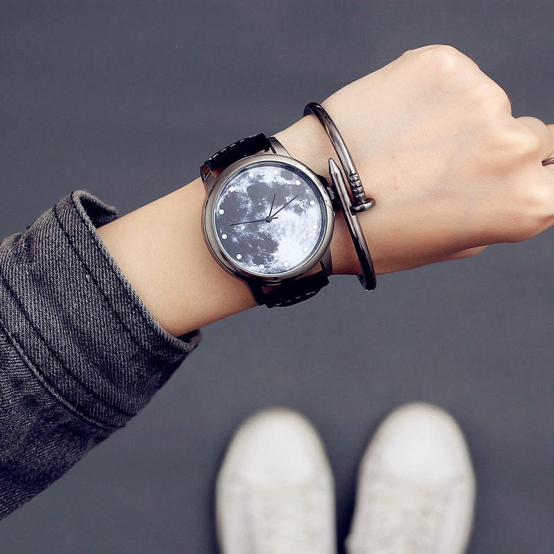 Minimalist Women Quartz Wristwatch